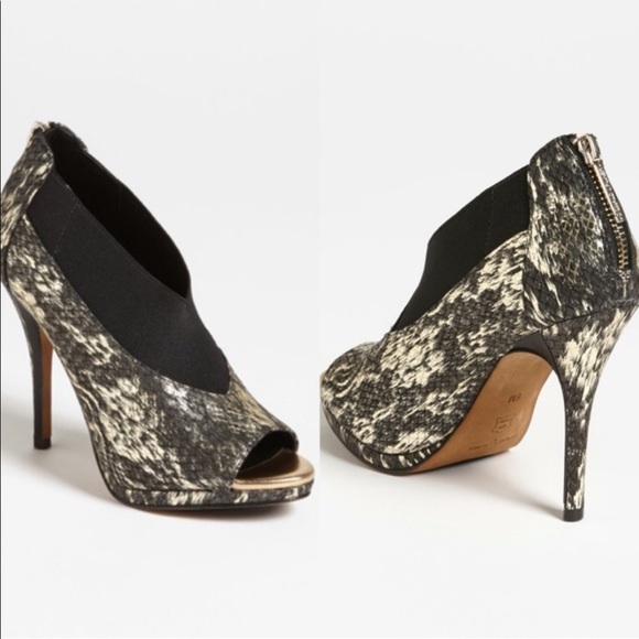 💕HP💕Donald J. Pliner stassi heeled bootie - Picture 2 of 15